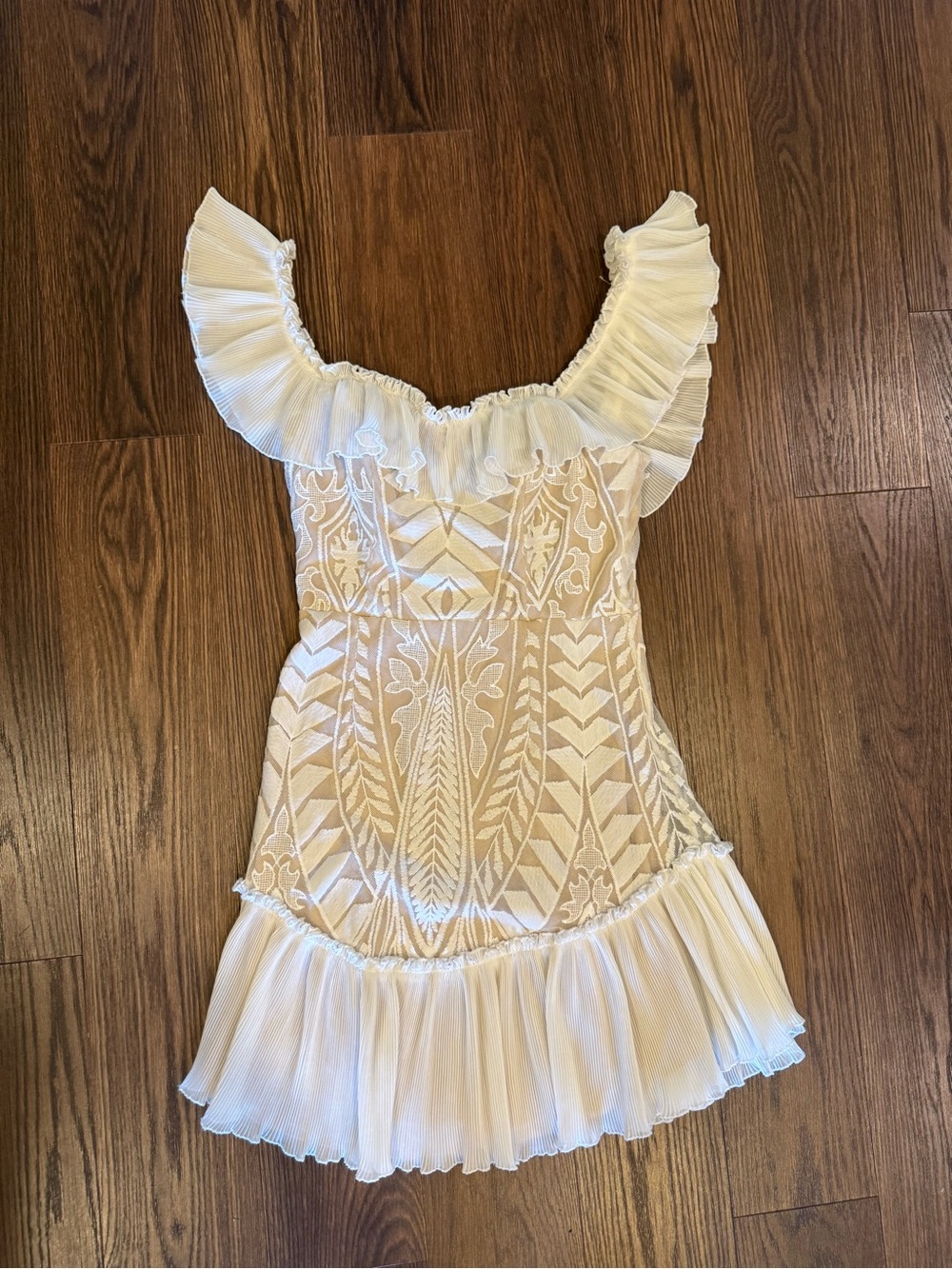 NWT Ruffle Sleeve Dress - Picture 2 of 8